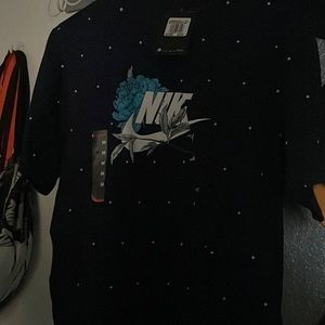 Nike shirt for sale new with tags on 35